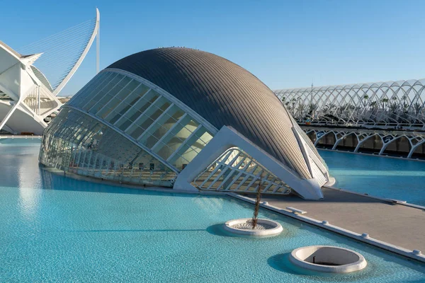 VALENCIA, ESPAÑA - 25 DE FEBRERO: Cine Imax en la Ciudad de las Artes — Foto de Stock