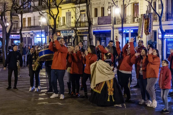 Valencia, Španělsko - 24. února: Lidé párty v noci v regionu Vale — Stock fotografie