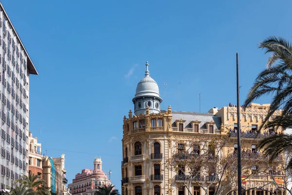 VALENCIA, ESPAÑA - 24 DE FEBRERO: Edificio histórico en la ciudad — Foto de Stock