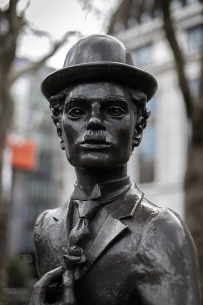 Londra, İngiltere - 11 Mart: Heykel Charlie Chaplin'in Leicester s — Stok fotoğraf
