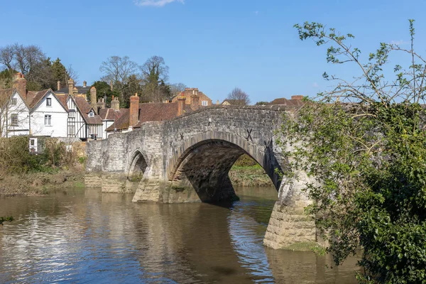 Aylesford, Kent/Uk - 24 mars: Vy över bron från 1300-talet — Stockfoto