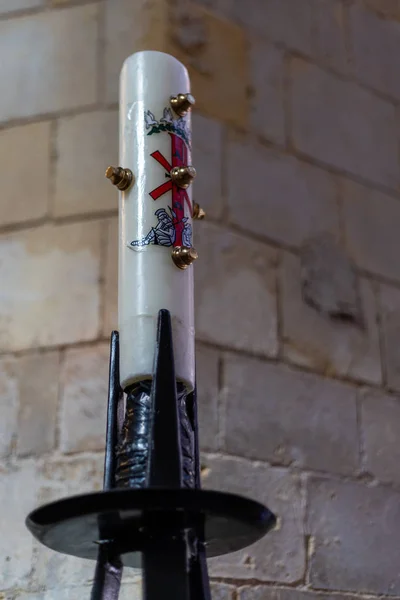 ROCHESTER, KENT / UK - 24 MARZO: Veduta di una grande candela ornata in — Foto Stock