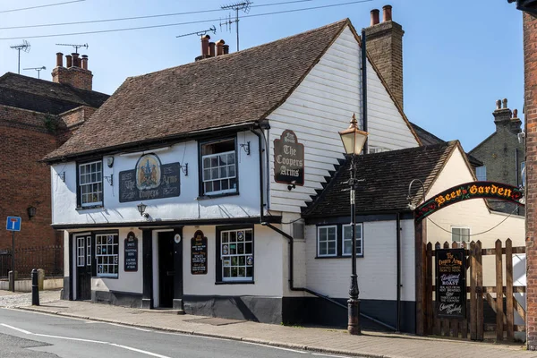 Rochester, Kent/Uk - 24. března: Pohled veřejnosti Coopers zbraní — Stock fotografie