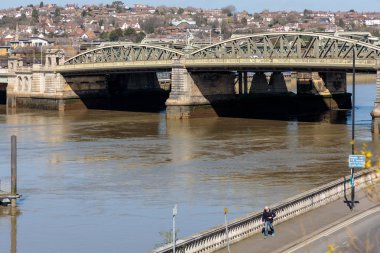 Rochester, Kent/Uk - 24 Mart: Köprünün diğer tarafında Rive görünümünü
