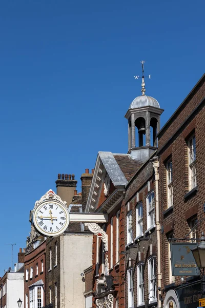 Rochester, Kent/Uk - 24. března: Staré Plodinové burze hodiny v R — Stock fotografie