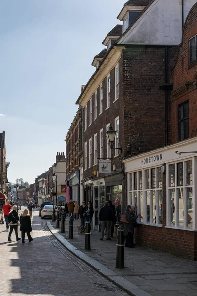 ROCHESTER, KENT / Royaume-Uni - 24 MARS : Vue en bas de la High Street à Roc — Photo