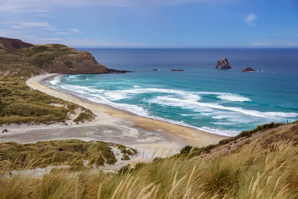 Vue panoramique du littoral préservé de Sandfly Bay — Photo