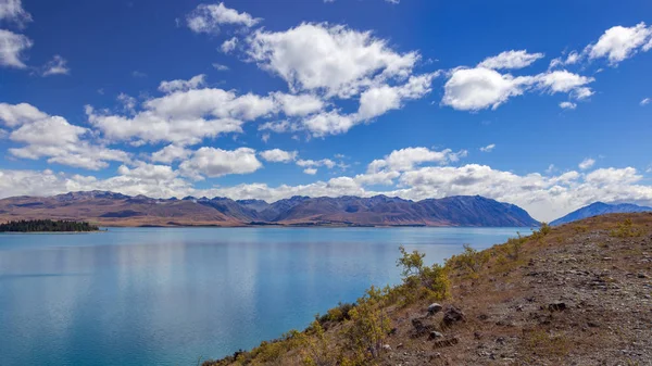 Vista panoramica del colorato lago Tekapo — Foto Stock