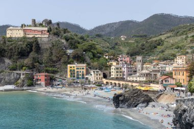 Monterosso, Liguria/İtalya - 22 Nisan : Kıyı şeridinin görünümü