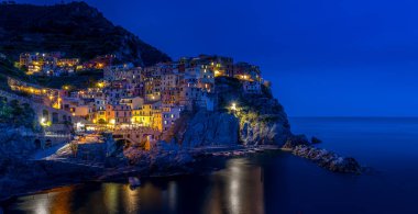 Manarola, Liguria/İtalya - 20 Nisan : Manarol'un gece manzarası