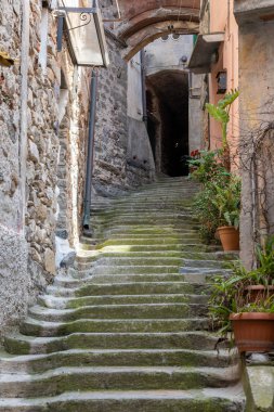 Vernazza, Liguria/İtalya - 20 Nisan : Vernazza L'nin sokak sahnesi