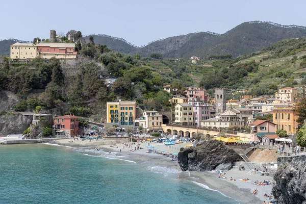 MONTEROSSO, LIGURIE / ITALIE - 22 AVRIL : Vue du littoral à — Photo