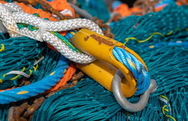 Lerici, Liguria/Włochy-21 kwietnia: sieci rybackie i liny w — Zdjęcie stockowe