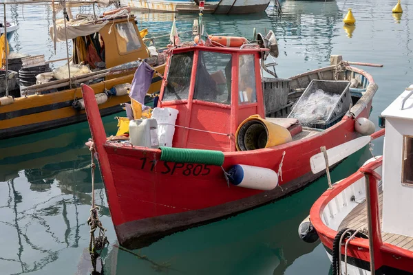 LERICI, LIGURIA / ITALY - 21 апреля: Лодки в гавани Лери — стоковое фото