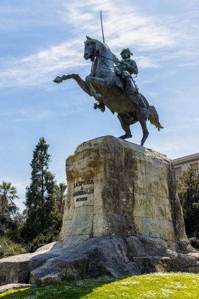 La Spezia, Liguria/Włochy-19 kwietnia: pomnik Garibaldiego w — Zdjęcie stockowe