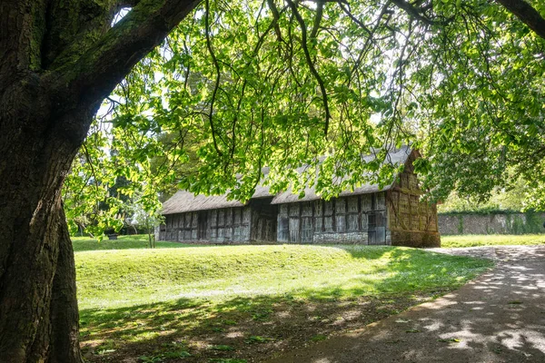 Cardiff, İngiltere - 27 Nisan : St Fagans National'da Stryd Lydan Barn 