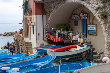 Riomaggiore, Liguria/İtalya - 21 Nisan : Rio'da deniz den tekneler