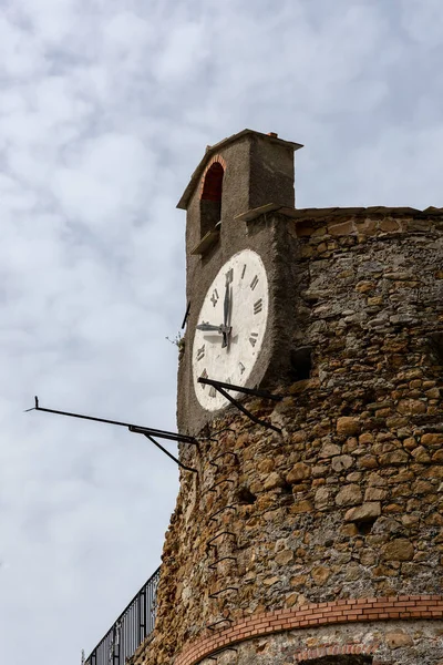 Riomaggiore, Liguria/Itálie – 21. duben: hodiny na hradě v — Stock fotografie