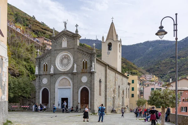 Riomaggiore, Liguria/Itálie-21. duben: kostel San Giovanni — Stock fotografie