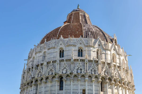 Pisa, Liguria/İtalya - 18 Nisan : Baptister'in dış görünümü — Stok fotoğraf