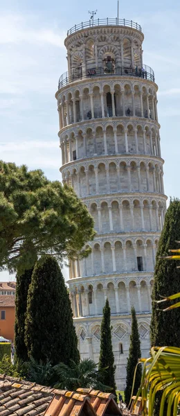 Pisa, Liguria/İtalya - 18 Nisan : Eğik T'nin dış görünümü — Stok fotoğraf