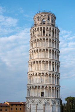 Pisa, Liguria/İtalya - 17 Nisan : Eğik T'nin dış görünümü