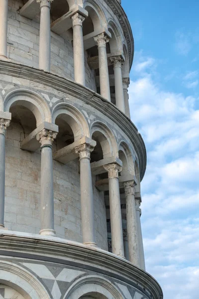 Pisa, Ligurië/Italië-17 april: Buitenaanzicht van de scheve T — Stockfoto