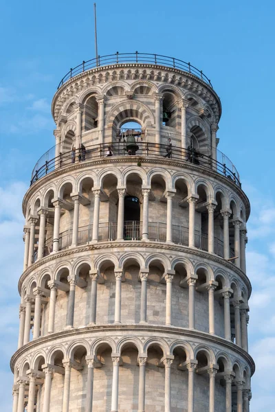 Pisa, Liguria/İtalya - 17 Nisan : Eğik T'nin dış görünümü — Stok fotoğraf