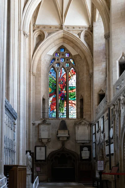 BRISTOL, UK - MAY 14 : Stained glass window in the Cathedral in — Stock Photo, Image