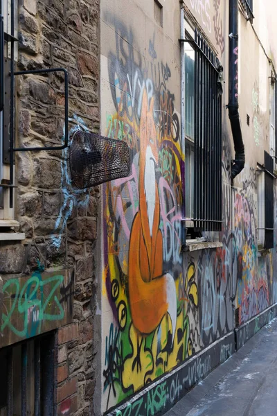 BRISTOL, Reino Unido - 14 DE MAYO: Las paredes cubiertas de graffiti en Bristol en mayo — Foto de Stock