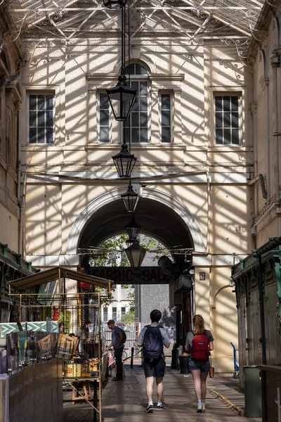 BRISTOL, ROYAUME-UNI - 14 MAI : Vue des bâtiments du marché St Nicholas à — Photo