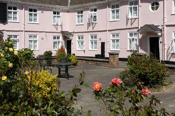Bristol, Wielka Brytania-14 maja: widok na stare różowe domki w Bristolu — Zdjęcie stockowe