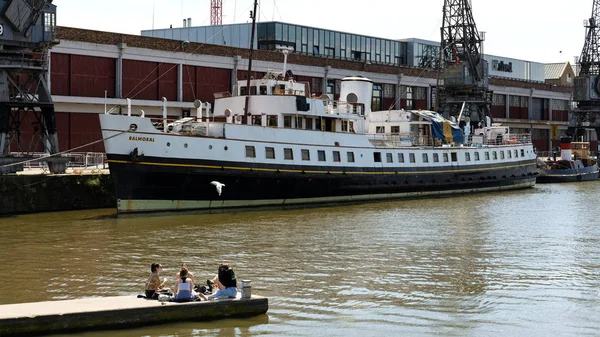 БРИСТОЛ, Великобритания - 14 мая: Вид на балморальский корабль на реке Ав — стоковое фото