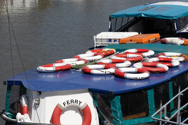 BRISTOL, UK - MAY 14 : Lifebuoys on the roof of the ferry  on th — Stock Photo, Image