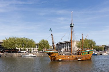 Bristol, İngiltere - 14 Mayıs : Avon Nehri üzerinde çoğaltma ahşap kalyon 