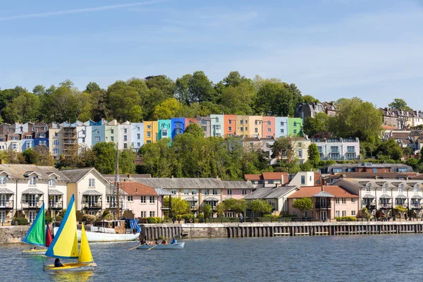 Bristol, Verenigd Koninkrijk-14 mei: uitzicht op de boten aan de rivier de Avon in Bristo — Stockfoto