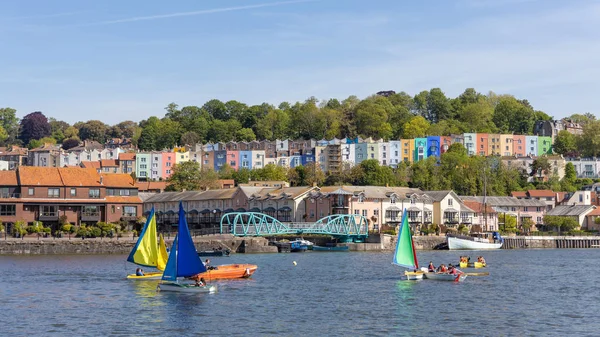 Bristol, İngiltere - 14 Mayıs : Bristo'daki Avon Nehri üzerindeki teknelerin görünümü — Stok fotoğraf