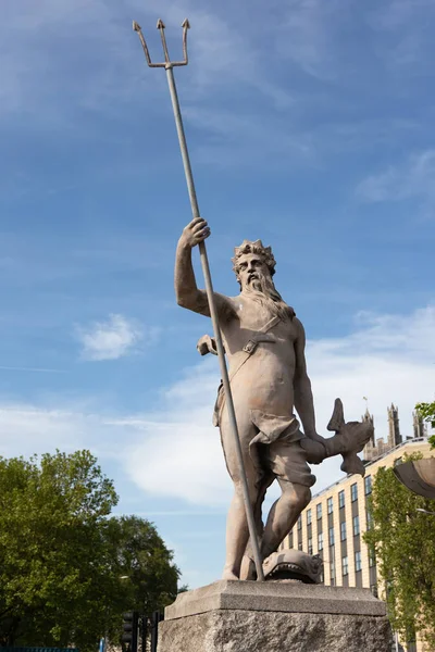 БРИСТОЛ, Великобритания - 13 мая: Памятник Нептуну в Бристоле , — стоковое фото