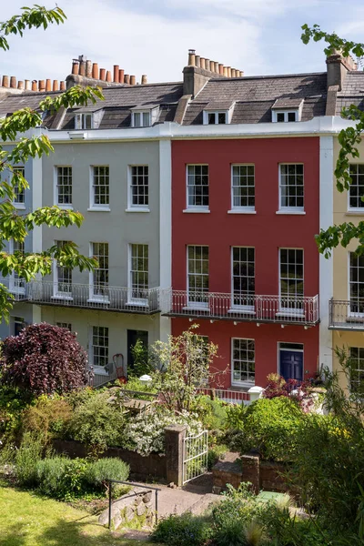 Bristol, Storbritannien-maj 13: beskåda av färgglada hus på Clifton i br — Stockfoto