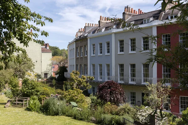 Bristol, Storbritannien-maj 13: beskåda av färgglada hus på Clifton i br — Stockfoto