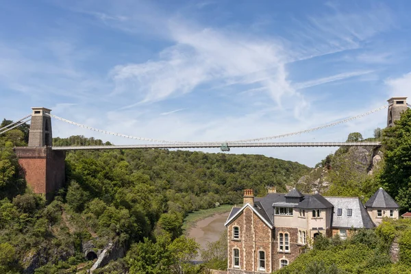 BRISTOL, UK - May 13 : View of the Clifton Suspension Bridge in — Stock Photo, Image