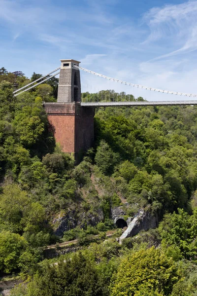BRISTOL, UK - May 13 : View of the Clifton Suspension Bridge in — Stock Photo, Image