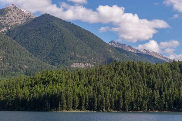 Mountains surrounding Holland Lake in Montana — Stock Photo, Image