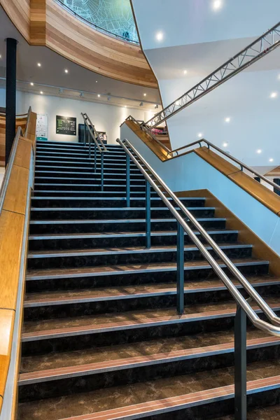 Cardiff/İngiltere - 7 Temmuz : Mil'deki merdivenlerin iç görünümü — Stok fotoğraf