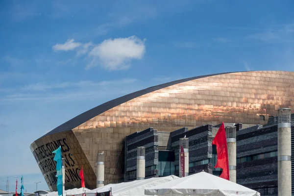 CARDIFF/UK - JULY 7 : Close up view of the Millennium Theatre in — Stock Photo, Image