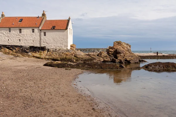 PITTENWEEM, FIFE / SCOTLAND - 13 DE AGOSTO: Vista de Pittenweem em Fi — Fotografia de Stock