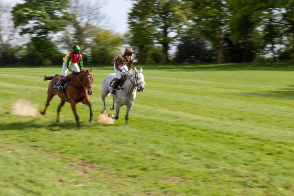 Godstone, Surrey/Wielka Brytania-2 maja: Point to Point Racing w Godstone — Zdjęcie stockowe