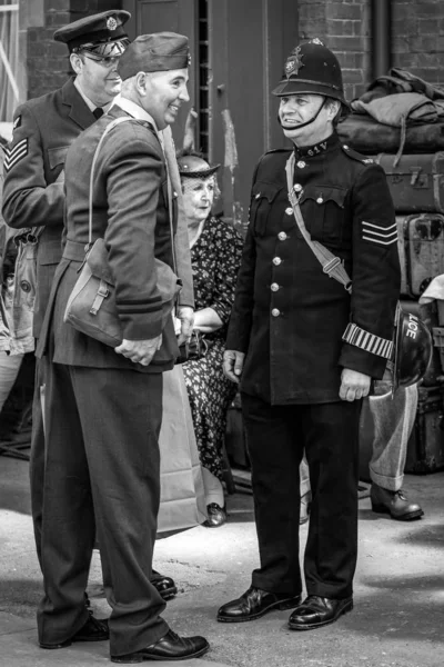 Horsted Keynes, Sussex/UK-mei 7: mannen in uniform op Horsted K — Stockfoto