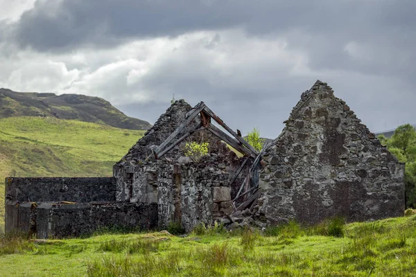 Croft abandonado en el camino a Loch Tarff —  Fotos de Stock