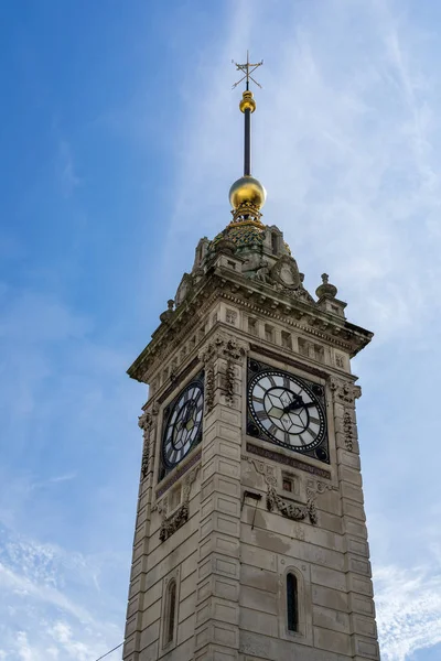 BRIGHTON, ORIENTE SUSSEX / UK - 31 DE AGOSTO: Torre do relógio em Brighton E — Fotografia de Stock